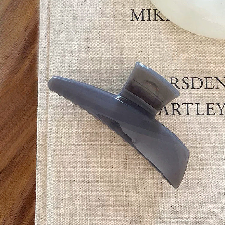 Sleek Curved Hair Claw