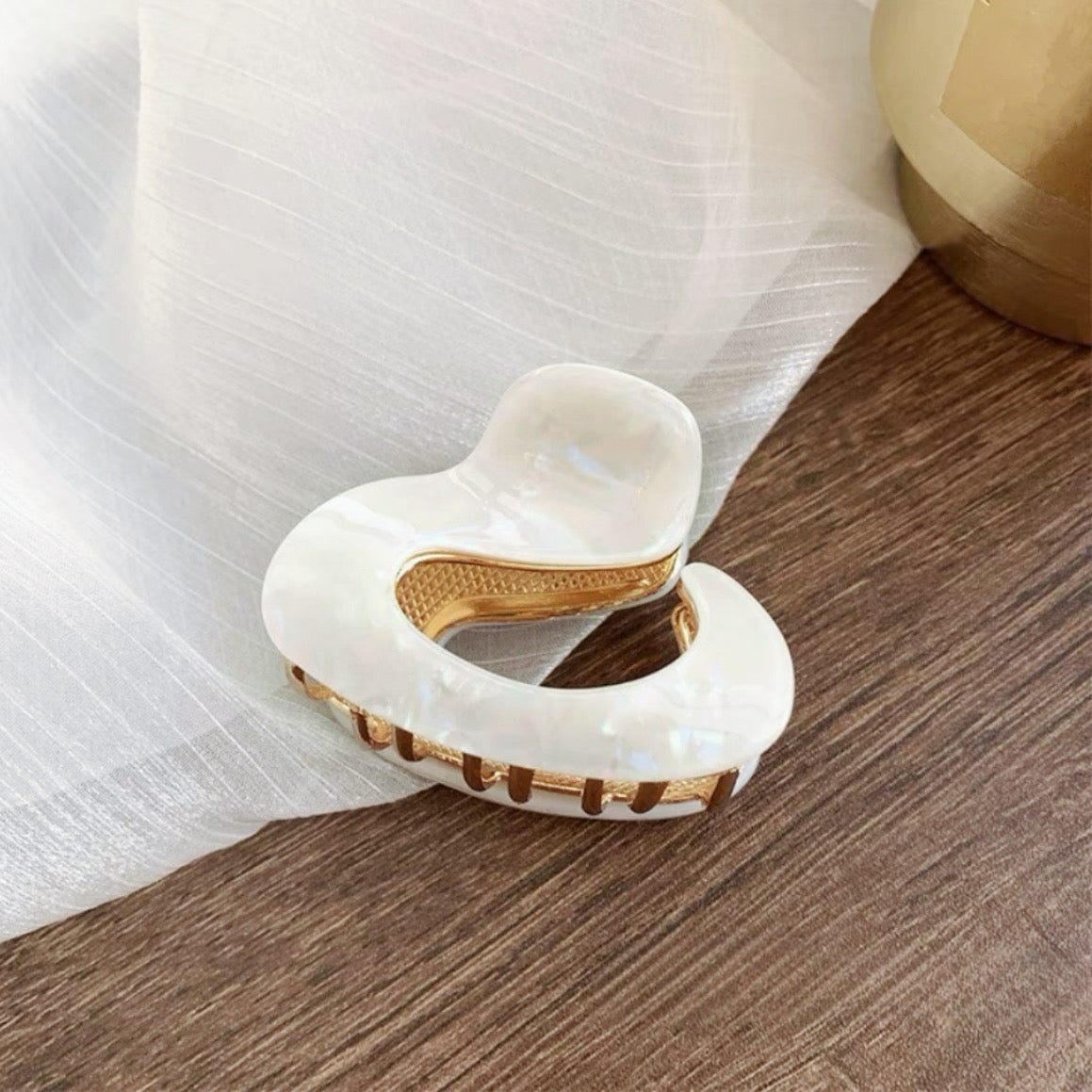 Glossy Cloud Hair Claw