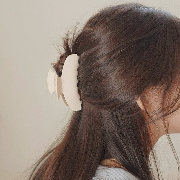 Shell Hair Claw